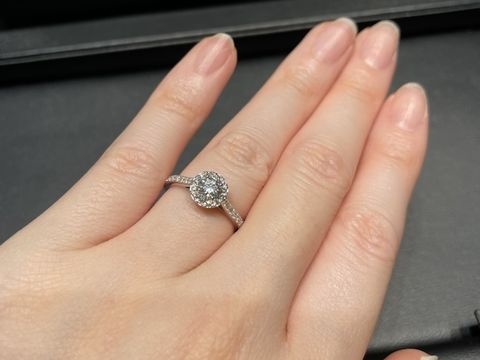 【ラザール ダイヤモンド(LAZARE DIAMOND)の口コミ】 パヴェタイプを見させて頂いたので、安価ではないですが、同じようなデザ…