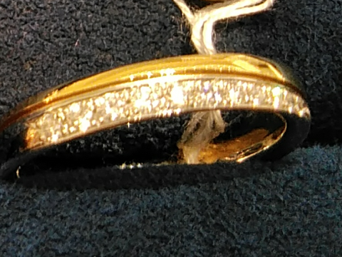 【4℃ BRIDAL(ヨンドシーブライダル)の口コミ】 プラチナとゴールドのこんびで可愛らしい指輪でした。他にも色違いでイエ…