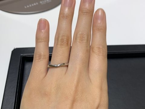【ラザール ダイヤモンド(LAZARE DIAMOND)の口コミ】 購入の決め手はデザインでした。シンプルだけど、ダイヤの輝きは欲しい。1…