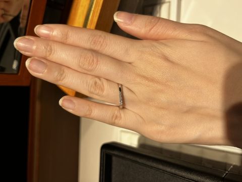 【エクセルコダイヤモンド(EXELCO DIAMOND)の口コミ】 最初はダイヤモンドが派手にかがやくエターナルリングが欲しいと探してい…
