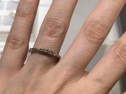 【アイプリモ(I-PRIMO)の口コミ】 指先できらめくダイヤモンドを活かしたデザインの指輪です。ダイヤモンド…