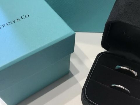 【ティファニー(Tiffany & Co.)の口コミ】 なるだけシンプルな指輪ん探していました。婚約指輪はティファニーだった…