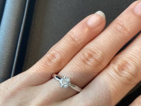 【エクセルコダイヤモンド(EXELCO DIAMOND)の口コミ】 普段使いしやすいシンプルなデザインで探していました。
外から見えません…