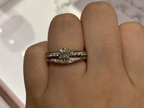 【ブルガリ(BVLGARI)の口コミ】 こちらの指輪は、下からも上からも全面にダイヤがついていて、どこから見…