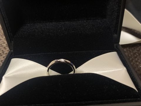 【エクセルコダイヤモンド(EXELCO DIAMOND)の口コミ】 シンプルでダイヤモンドが少し着いているデザインが良かったのでイメージ…