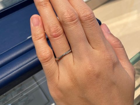 【銀座ダイヤモンドシライシの口コミ】 私は事前にネットで下調べをして、ダイヤモンドが流れるようなデザインで…