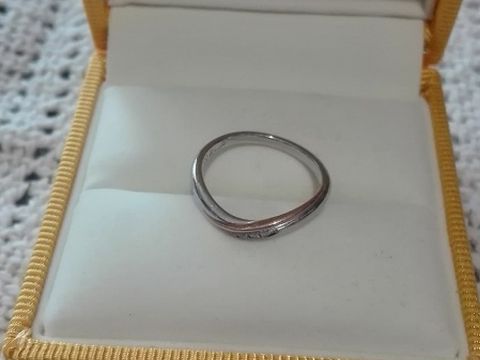 【ケイウノ ブライダル(K.UNO BRIDAL)の口コミ】 旦那が気に入ったデザインの指輪にしようと考えていました。
しばらく悩み…