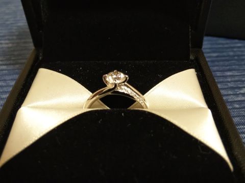 【エクセルコダイヤモンド(EXELCO DIAMOND)の口コミ】 エクセルコダイヤモンドのオリジナルモデルで、横から見るとダイヤモンド…