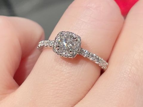 【エクセルコダイヤモンド(EXELCO DIAMOND)の口コミ】 王道なデザインが多かったですが、店頭にはHPに載っていないデザインもあ…