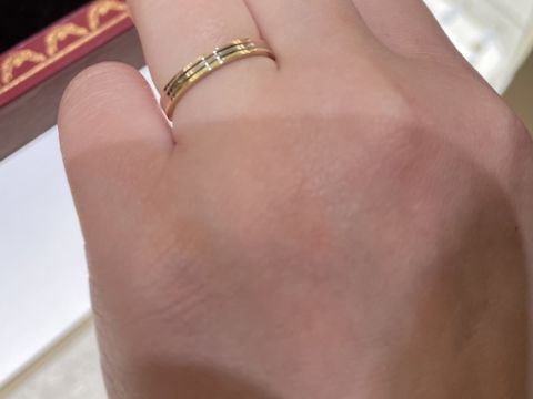 【カルティエ(Cartier)の口コミ】 元々はシンプルなプラチナのデザインを考えていましたが、店員さんからの…
