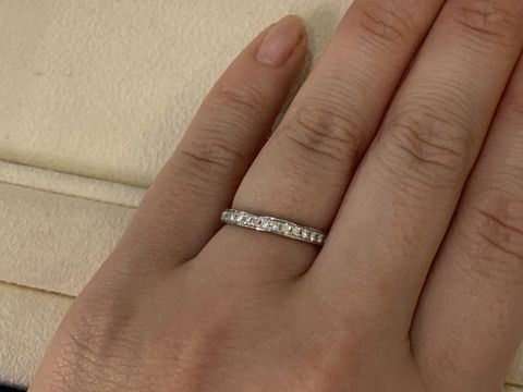 【ヴァンドーム青山(VENDOME AOYAMA)の口コミ】 どの指輪もとても綺麗でしたが、こちらのダイヤが並んでいるものはとても…