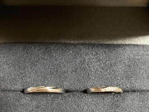 【ラザール ダイヤモンド(LAZARE DIAMOND)の口コミ】 細めのでストレートの結婚指輪を中心に探していました。その中でラザール…