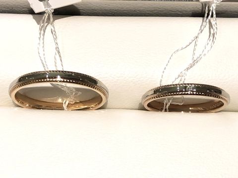 【STAR JEWELRY(スタージュエリー)の口コミ】 ミル打ちのデザインが可愛い指輪です。コンビネーションになっていて外側…