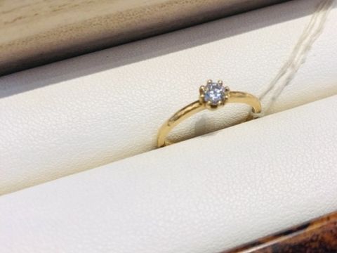 【YUKA HOJO(ユカホウジョウ)の口コミ】 プラチナではなくゴールド系のリングを探していました。リングのゴールド…