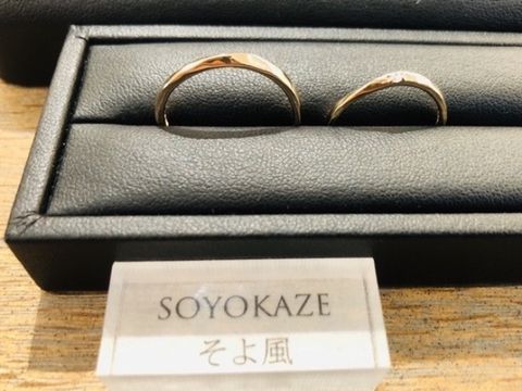 【SIENAROSE(シエナロゼ)の口コミ】 名前の通りそよ風のような流れるデザインで、大変珍しく人目を引くデザイ…