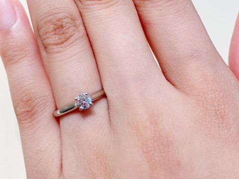 【カルティエ(Cartier)の口コミ】 デザインはシンプルな一粒ダイヤモンドで、高級感がありました。
婚約指輪…