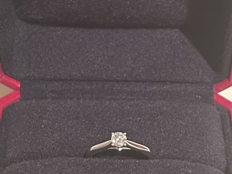 【カルティエ(Cartier)の口コミ】 婚約指輪といえばカルティエのソリテール1895がいいなと昔から漠然と憧れ…