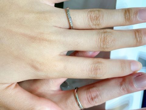 【4℃ BRIDAL(ヨンドシーブライダル)の口コミ】 お互いシンプルなデザインが好きで、好みのデザインが4℃だったので、4℃メ…