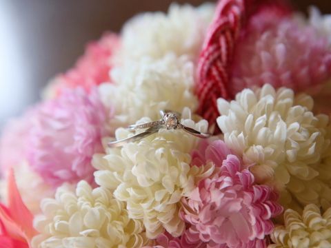 【俄(にわか)の口コミ】 優しいデザインが欲しかったので白鈴を選びました。指輪にはすべてストー…