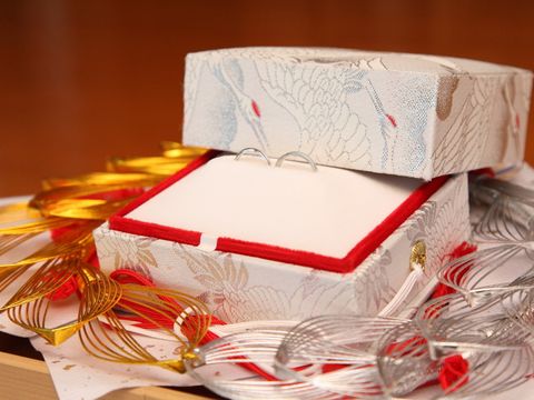 【俄(にわか)の口コミ】 指輪のメッセージが気に入り購入しました。優しいデザインで手になじみや…