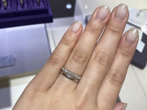 【俄(にわか)の口コミ】 シンプルで何もデザインや石などがついてないものがいい！と話すとこちら…