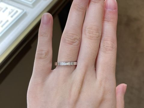 【カルティエ(Cartier)の口コミ】 すごく洗練されたデザインで一目でカルティエだと分かるリングでした。彼…