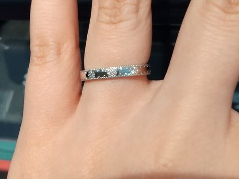 【エクセルコダイヤモンド(EXELCO DIAMOND)の口コミ】 ミル打ちされたデザインがとても素敵でした。
好みでカスタマイズできると…