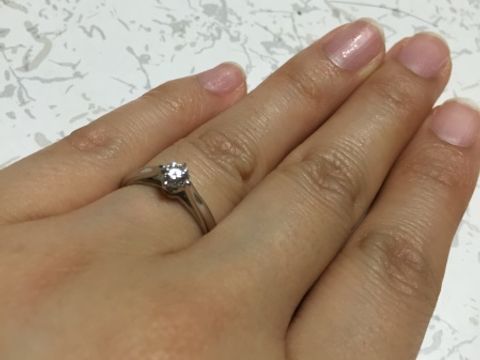 【4℃ BRIDAL(ヨンドシーブライダル)の口コミ】 婚約指輪なので、よくドラマなどで見るような一粒のダイヤモンドのが欲し…