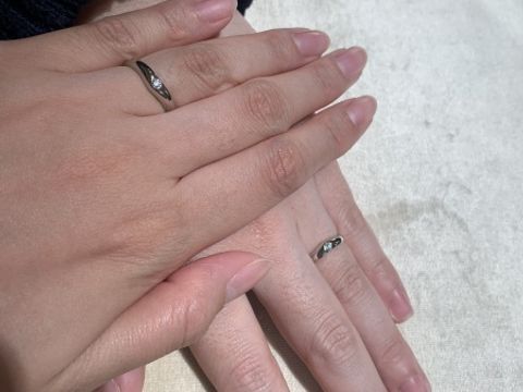 【ブルガリ(BVLGARI)の口コミ】 ブルガリのカーブありのシンプルな指輪です。少し太めですが太さのわりに…