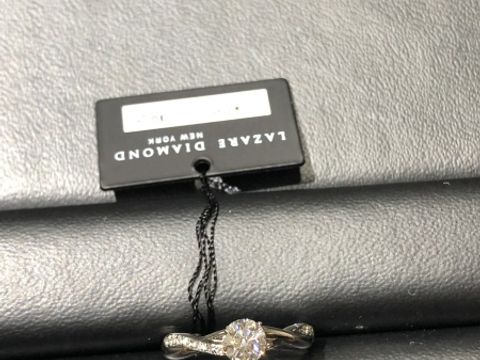 【ラザール ダイヤモンド(LAZARE DIAMOND)の口コミ】 他にはあまりないデザインでとても可愛かったです。どちらかというと、外…