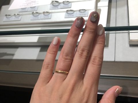 【アイプリモ(I-PRIMO)の口コミ】 ゴールド＋ミル打ちのデザインになります。
ミル打ちも細かく、とても可愛…