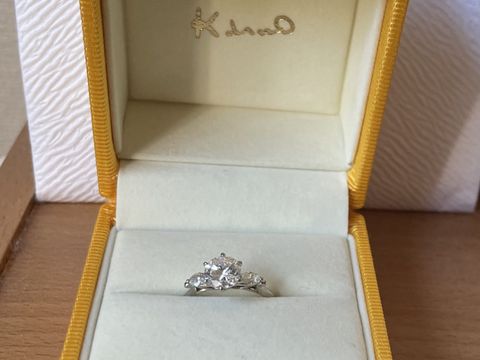 【ケイウノ ブライダル(K.UNO BRIDAL)の口コミ】 新郎母から頂いた婚約指輪をフルリフォームしました。
頂いたデザインを崩…