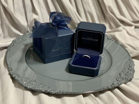 【銀座ダイヤモンドシライシの口コミ】 大きいダイヤモンドが付いた一般的な婚約指輪の形にしたくなかったこと、…