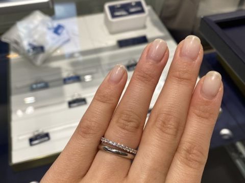 【ROYAL ASSCHER(ロイヤル・アッシャー)の口コミ】 婚約指輪は一粒ダイヤモンドではなくエタニティ、と決めていたのでいくつ…