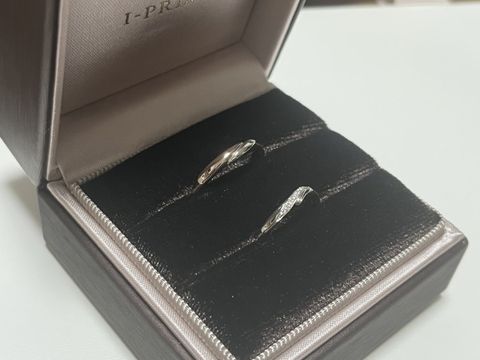 【アイプリモ(I-PRIMO)の口コミ】 プラチナでシンプルなものを探していましたが、実際に試着する中でデザイ…