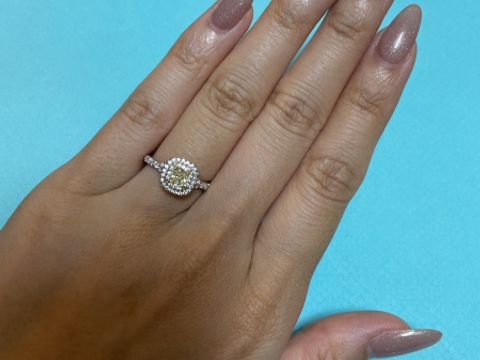 【ティファニー(Tiffany & Co.)の口コミ】 婚約指輪すぎないデザイン、長く愛せるデザインをさがしていました。その…
