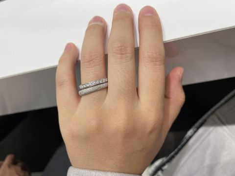 【4℃ BRIDAL(ヨンドシーブライダル)の口コミ】 婚約指輪の中でもエタニティタイプを探していたのでたくさん見せてもらえ…