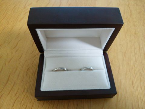 【Something Blue(サムシングブルー)の口コミ】 どんなデザインがいいか、見てから決めるつもりで行きました。旦那は私に…