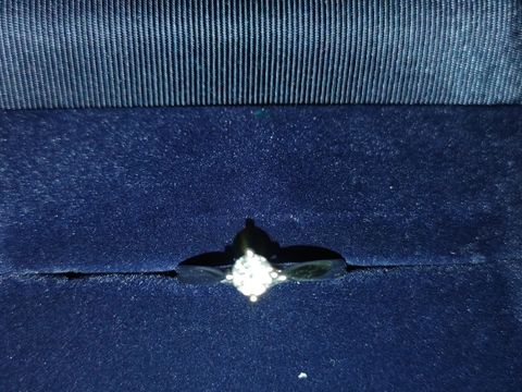 【銀座ダイヤモンドシライシの口コミ】 ダイヤモンドに、こだわりました。
そして、シンプルかつデザインにあきの…