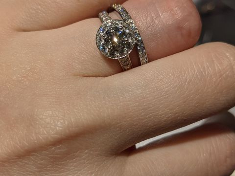 【ヴァン クリーフ＆アーペル(Van Cleef & Arpels)の口コミ】 とにかくダイヤが大きく見えます！大きくて華やかなデザインが好きな方は…