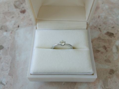 【William-LennyDiamond(ウィリアム・レニー・ダイヤモンド)の口コミ】 この指輪は他のダイヤと輝きが違うところがお勧めです。
ウィリアムレニー…