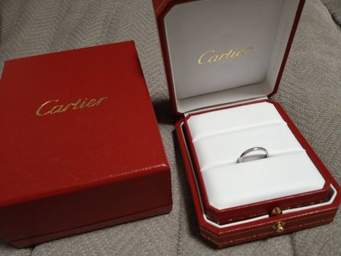【カルティエ(Cartier)の口コミ】 最終的にカーブになっているものと2択で悩みましたが、ストレートタイプの…