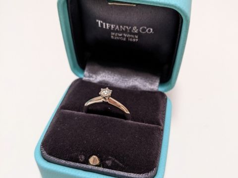 【ティファニー(Tiffany & Co.)の口コミ】 ずっと昔から、婚約指輪はTiffanyのセッティングが良いと思っていました。…