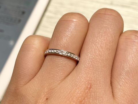 【TRECENTI(トレセンテ)の口コミ】 ハーフエタニティの真ん中に、大きめのダイヤがついているので、華やかで…