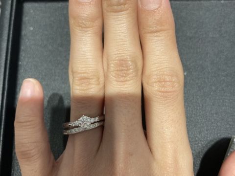 【エクセルコダイヤモンド(EXELCO DIAMOND)の口コミ】 納得したデザイン、4Cで着けたいと強い要望からエクセルコさんの前には5箇…