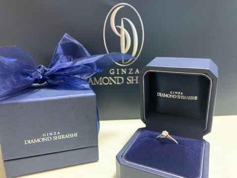 【銀座ダイヤモンドシライシの口コミ】 できるだけシンプルな指輪を探していたので、派手すぎず、かつ台座の形が…