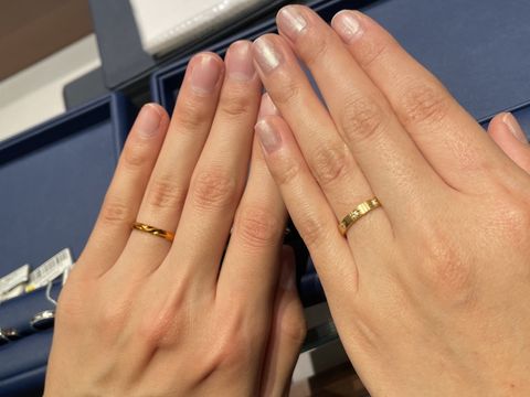【銀座ダイヤモンドシライシの口コミ】 幅が広めのストレートのデザインを探しており、素材はゴールド系で探して…