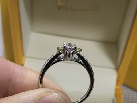 【ケイウノ ブライダル(K.UNO BRIDAL)の口コミ】 当初婚約指輪は既製品のデザインで探していましたが、ピンと来ず。イニシ…