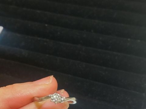 【TRECENTI(トレセンテ)の口コミ】 指輪単体ではかわいらしいデザインでした。ただ、こちらの派手すぎず日常…