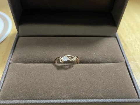 【AUROA(アウロア)の口コミ】 様々な提案のなかで、彼女のイメージなど聞いてもらって店長さんと相談し…